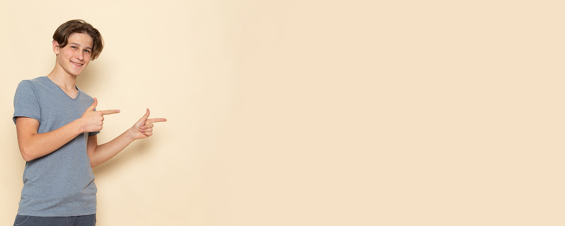 Erasmus+ Möglichkeiten an der HAK Voitsberg Junge zeigt zum Text: Erasmus+ Möglichkeiten an der HAK Voitsberg